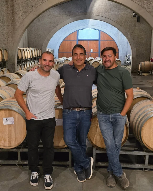 Expedición Patagonia 2025

Gracias @malmawines por recibirnos en su casa. 

Excelente experiencia de alojamiento en Bodega.

@turismoneuquen
@silvana.cerda.31