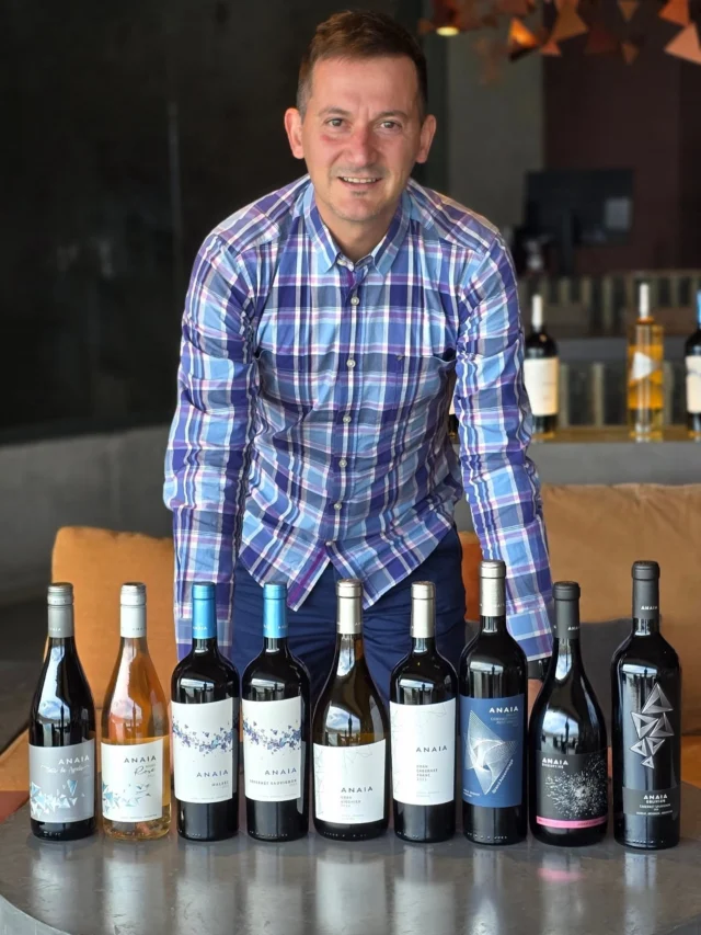 Bodega Anaia: esencia de Agrelo, espíritu de innovación

La elección de este lugar no fue casual: “Podríamos habernos instalado en cualquier región de Argentina, pero siempre creímos en lo que la primera zona nos da. Aquí tenemos vecinos de renombre mundial y un terroir capaz de ofrecer vinos con identidad única”, afirma Gonzalo Serrano, enólogo de la bodega

Nota: caminosdelvino.com